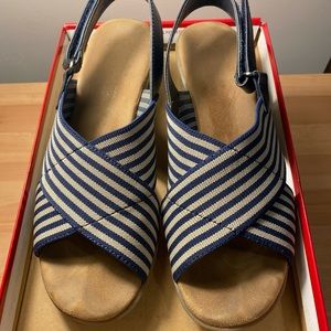 Aerosoles Badlands Navy Stripe Sandal (8M)